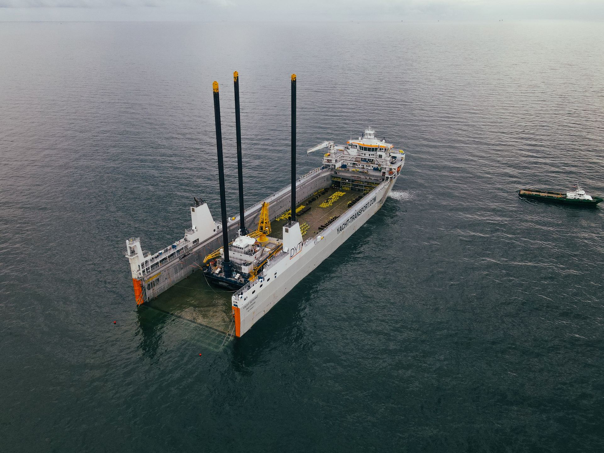 Offshore lift vessel with legs raised, at sea